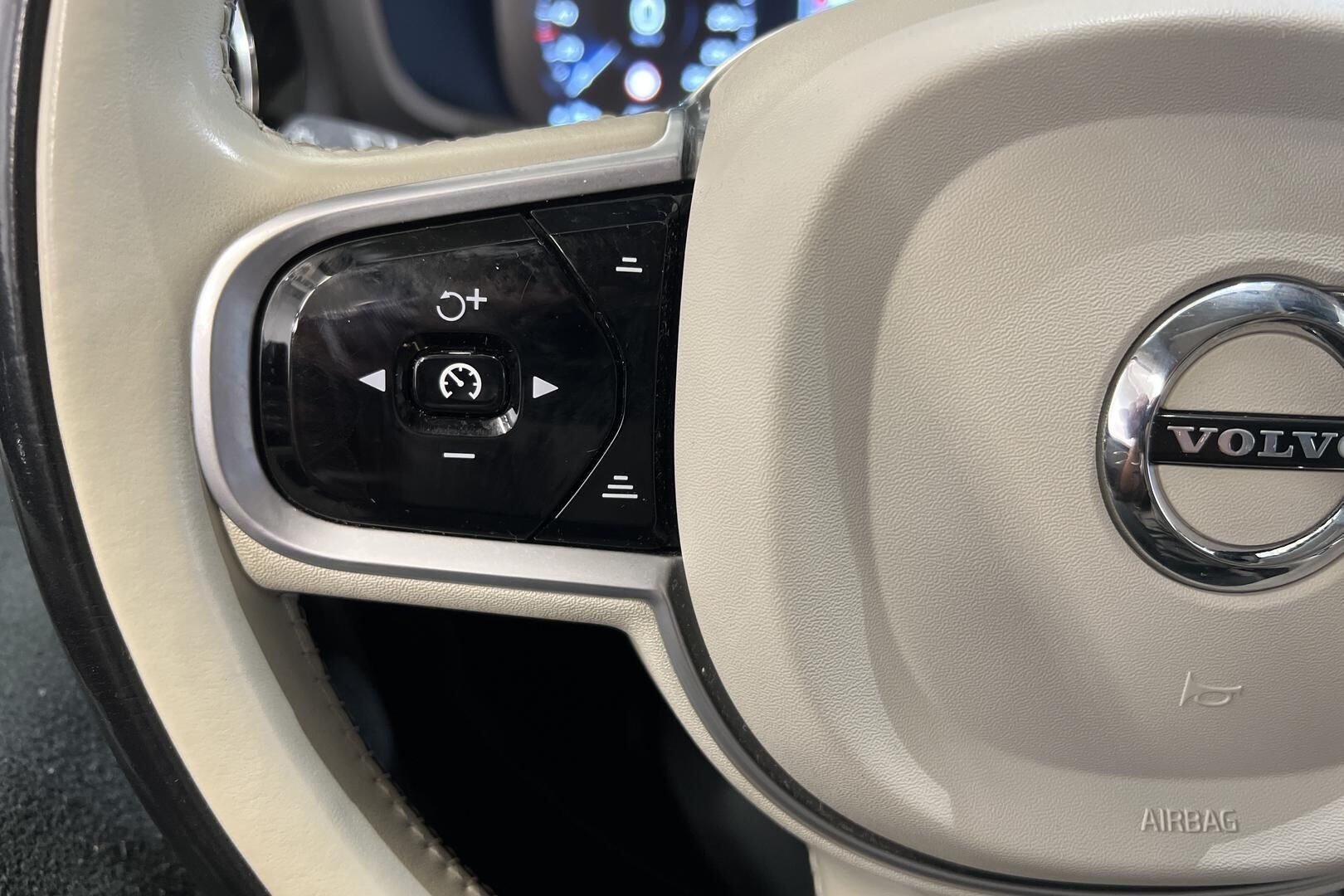 VOLVO V60 iso kuva 23