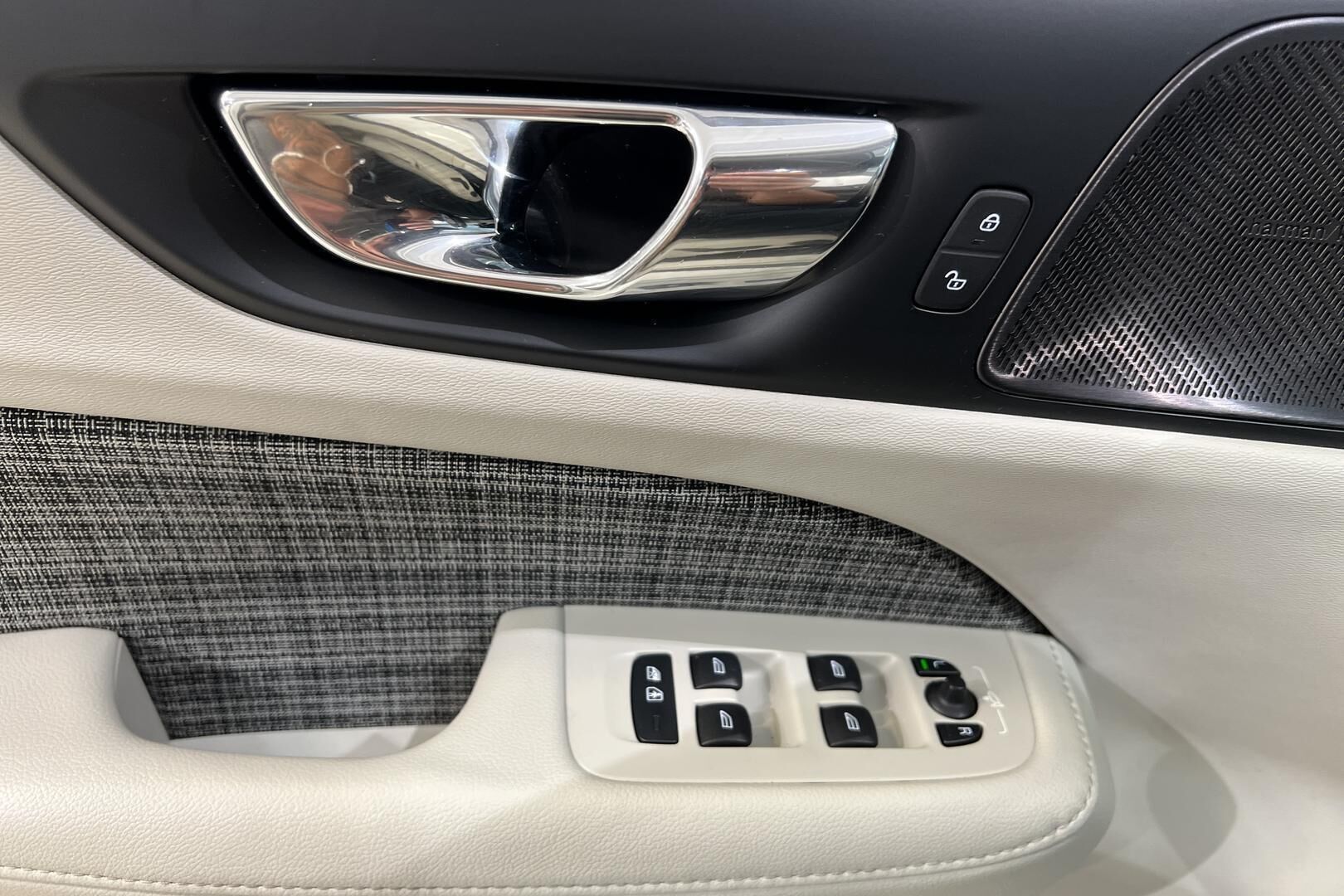 VOLVO V60 iso kuva 26