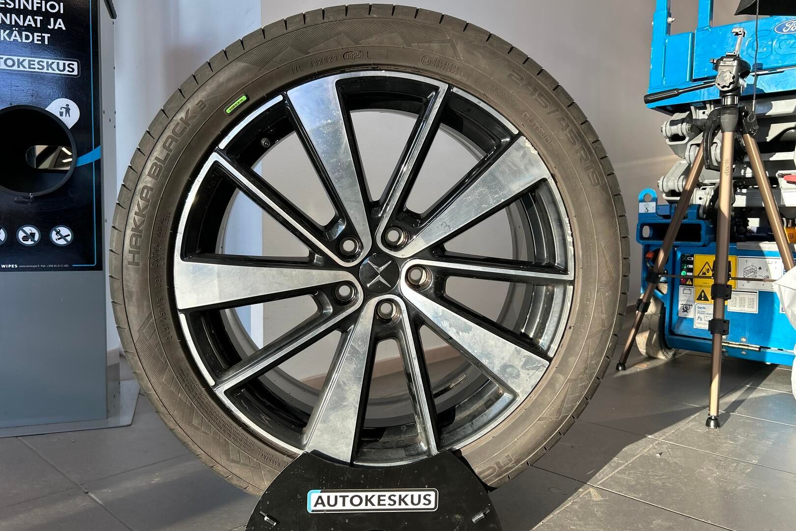 POLESTAR 2 iso kuva 25