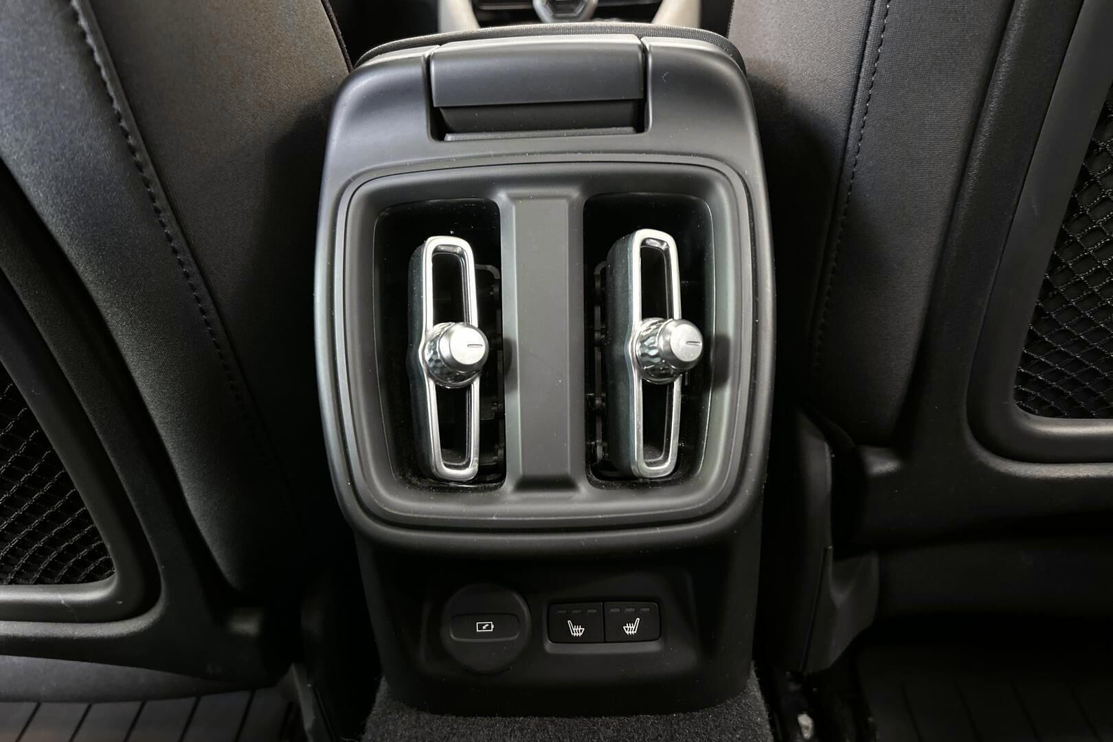 POLESTAR 2 iso kuva 11