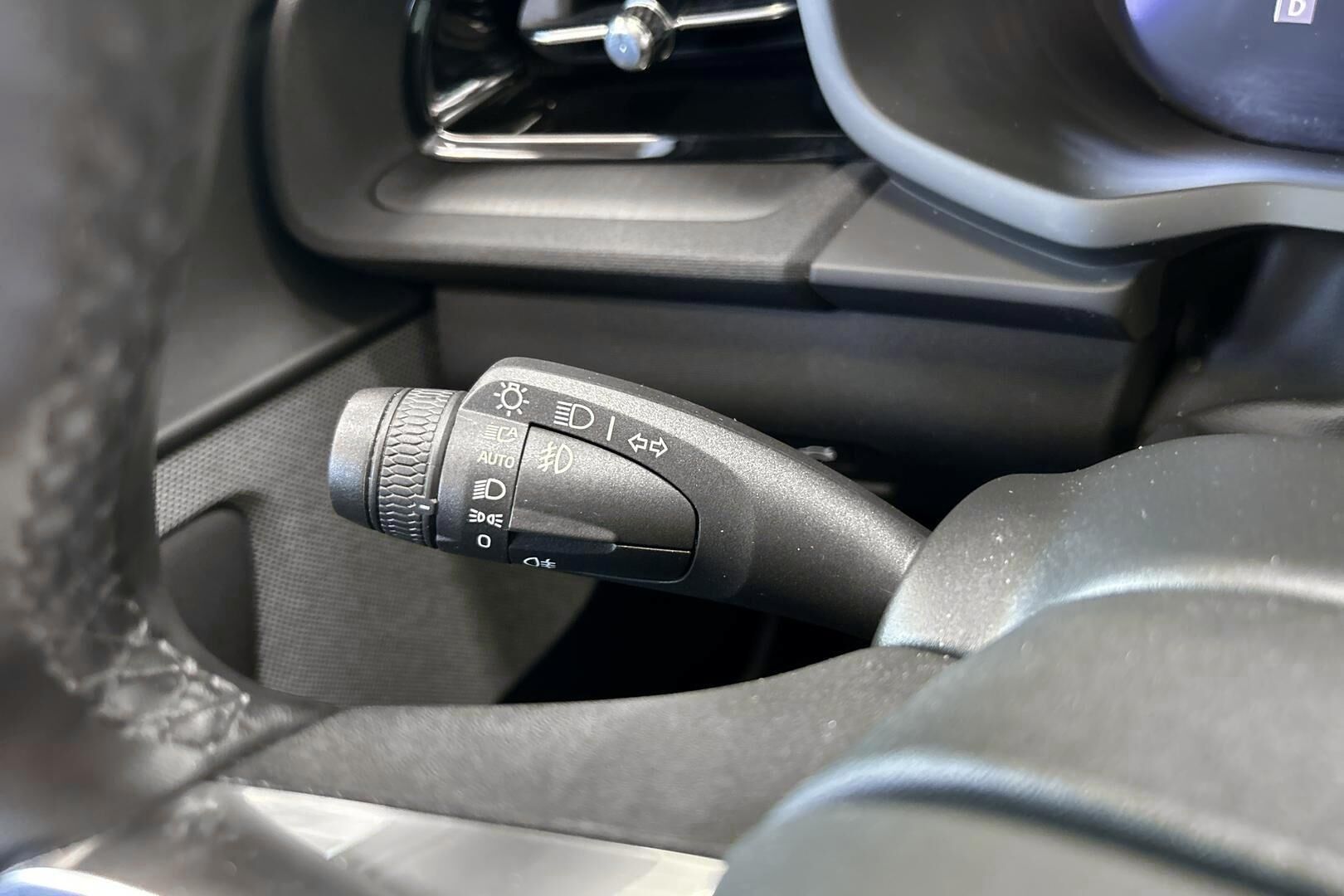 POLESTAR 2 iso kuva 15