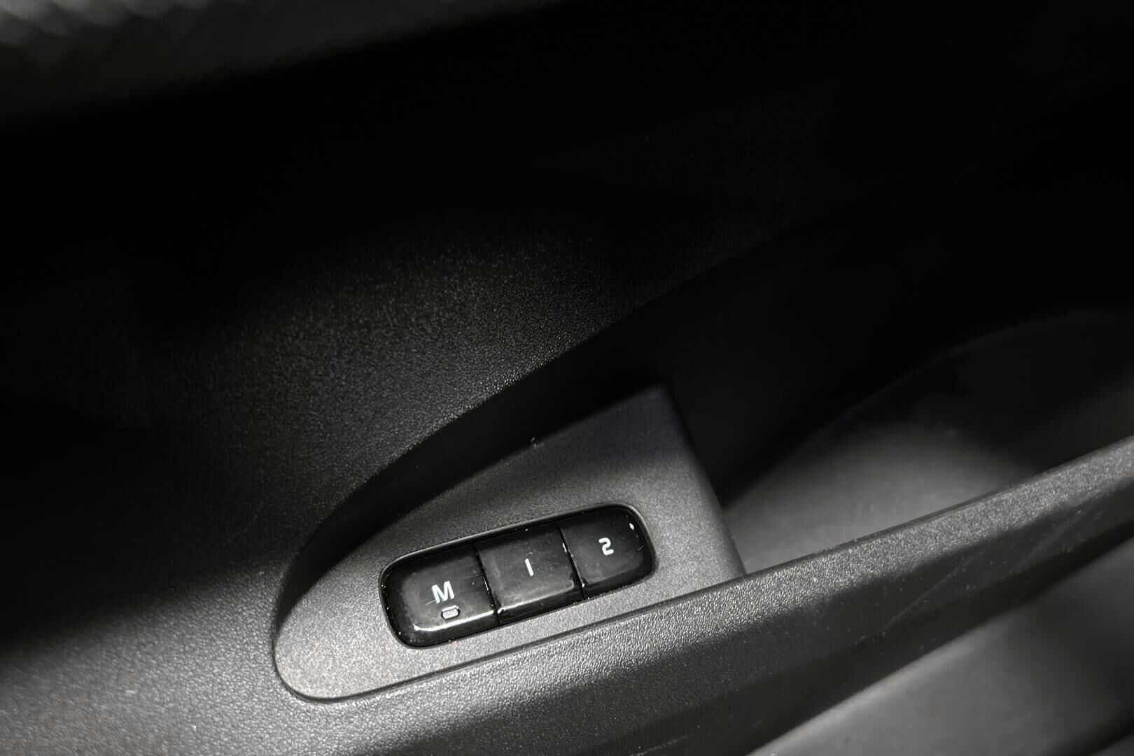 POLESTAR 2 iso kuva 29