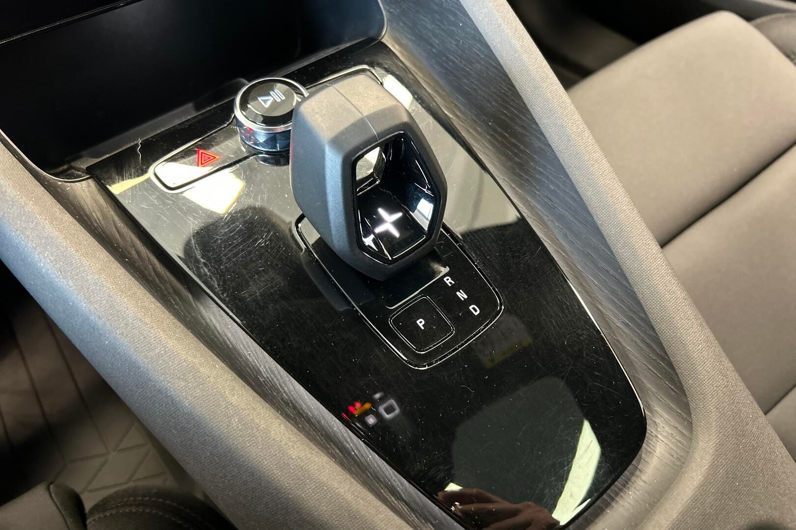 POLESTAR 2 iso kuva 35