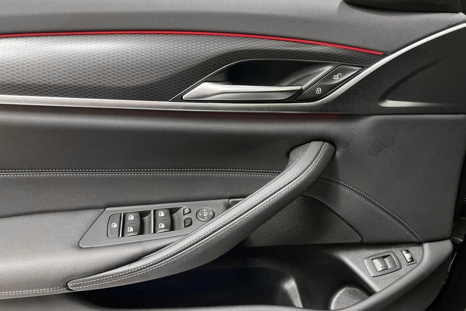 BMW 5-SARJA iso kuva 19