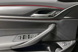 BMW 5-SARJA esikatselu 19