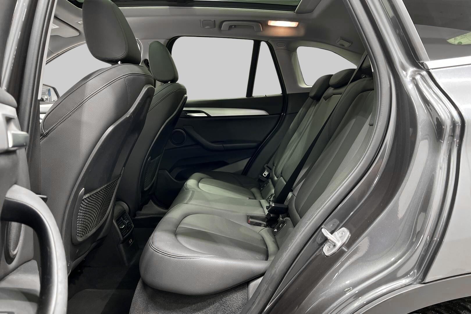 BMW X1 iso kuva 10