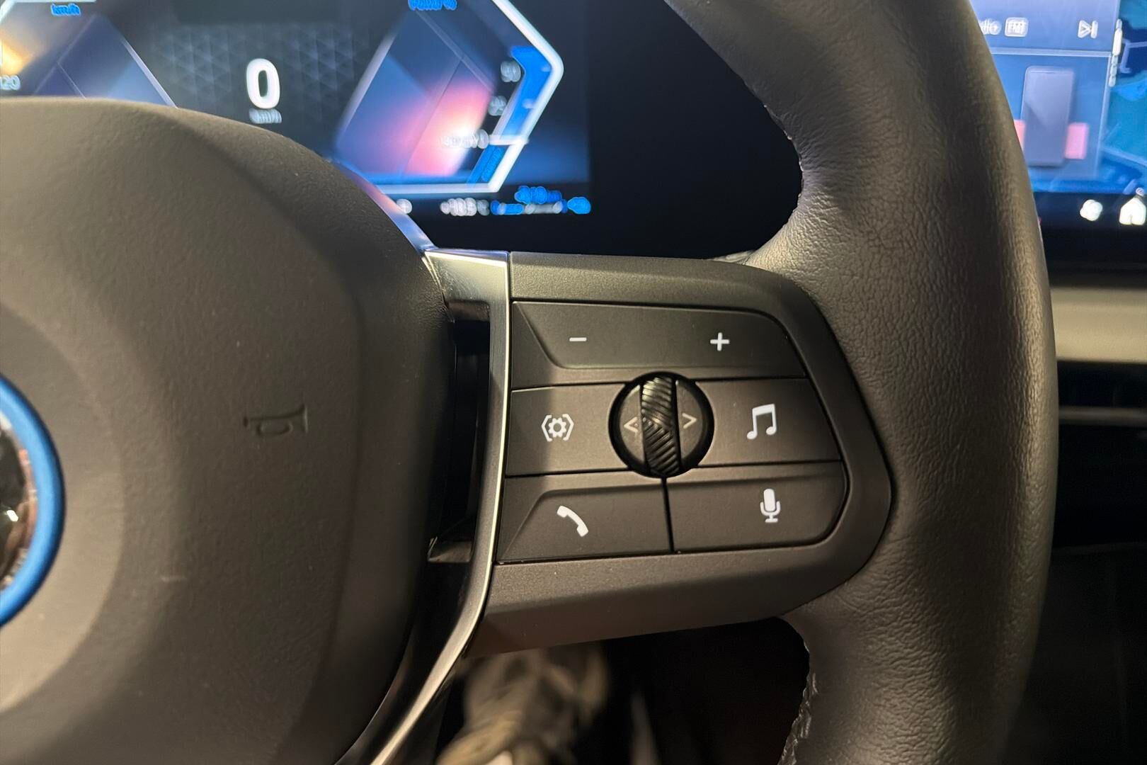 BMW X1 iso kuva 16