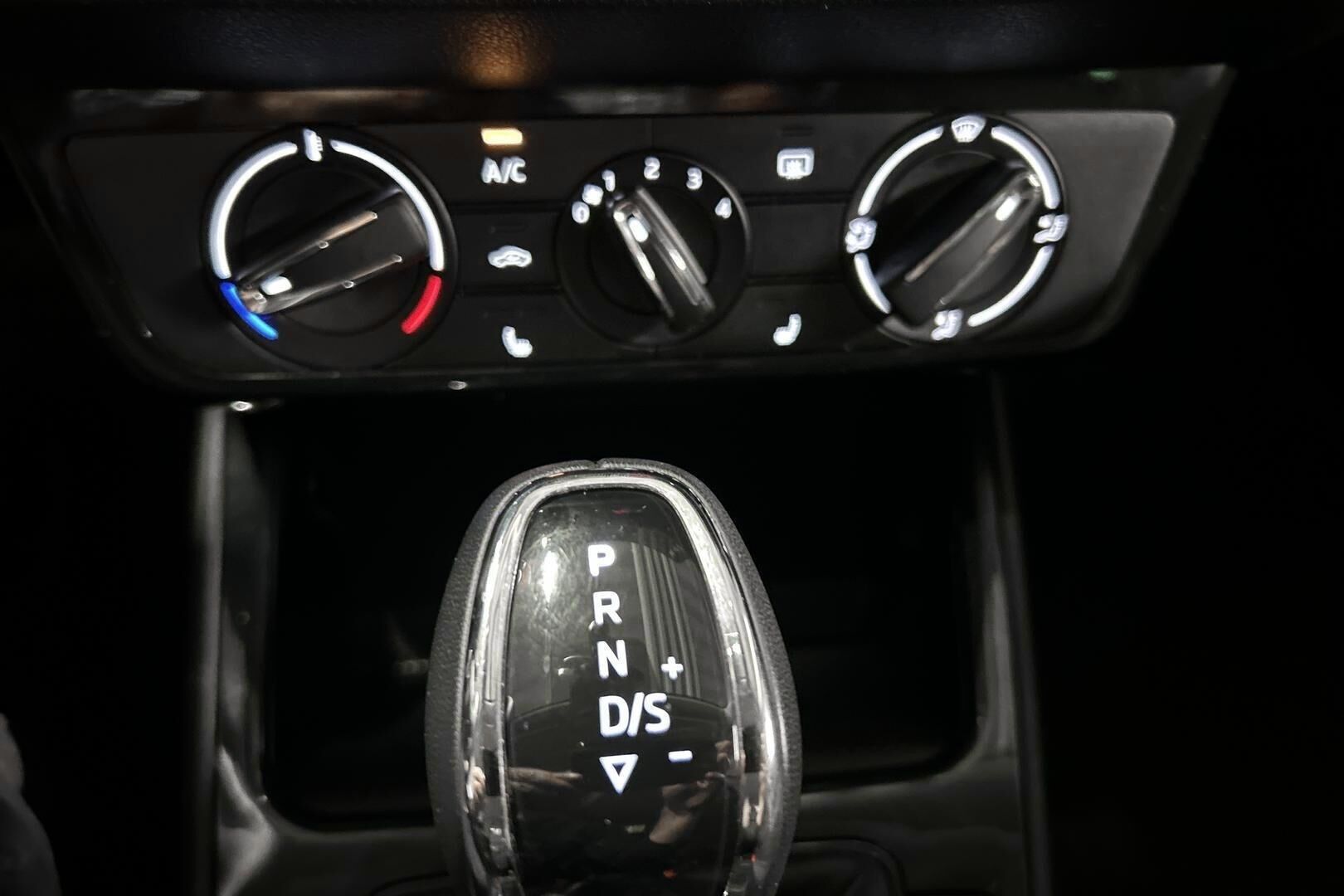 Skoda Fabia iso kuva 19