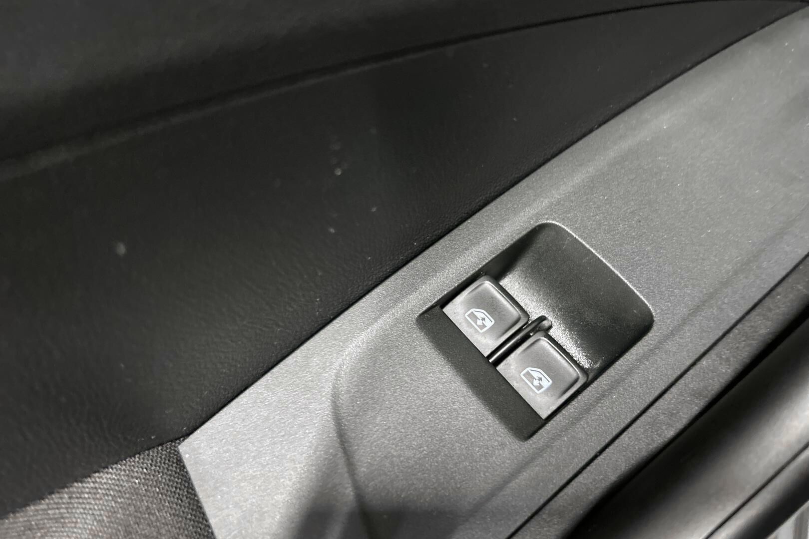 Skoda Fabia iso kuva 24