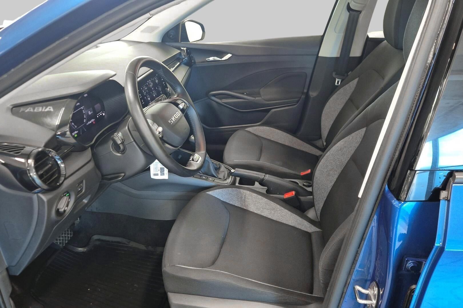 Skoda Fabia iso kuva 9