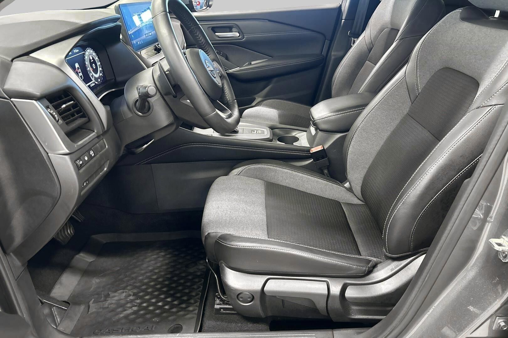 Nissan Qashqai iso kuva 9