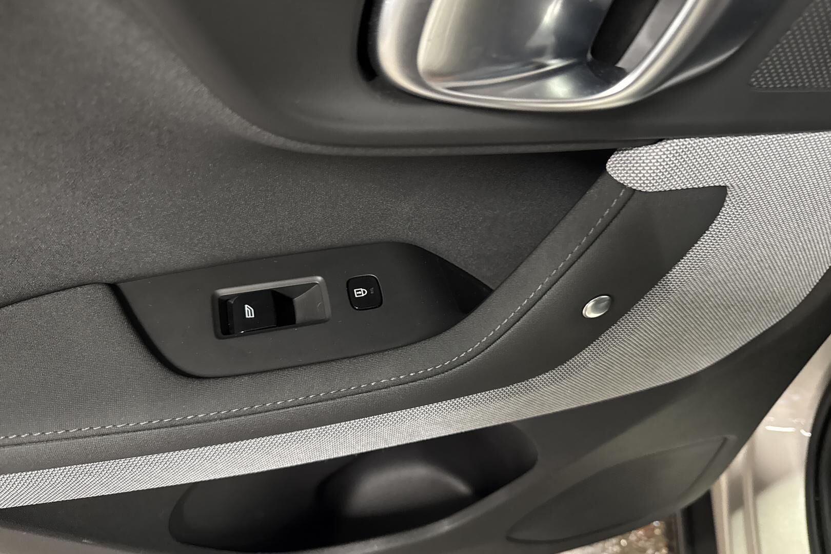 Polestar 2 iso kuva 14