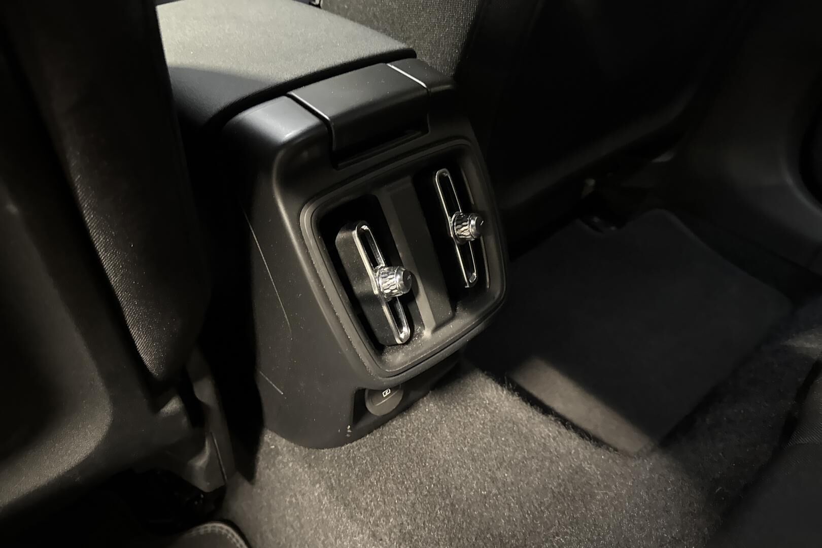 Polestar 2 iso kuva 16