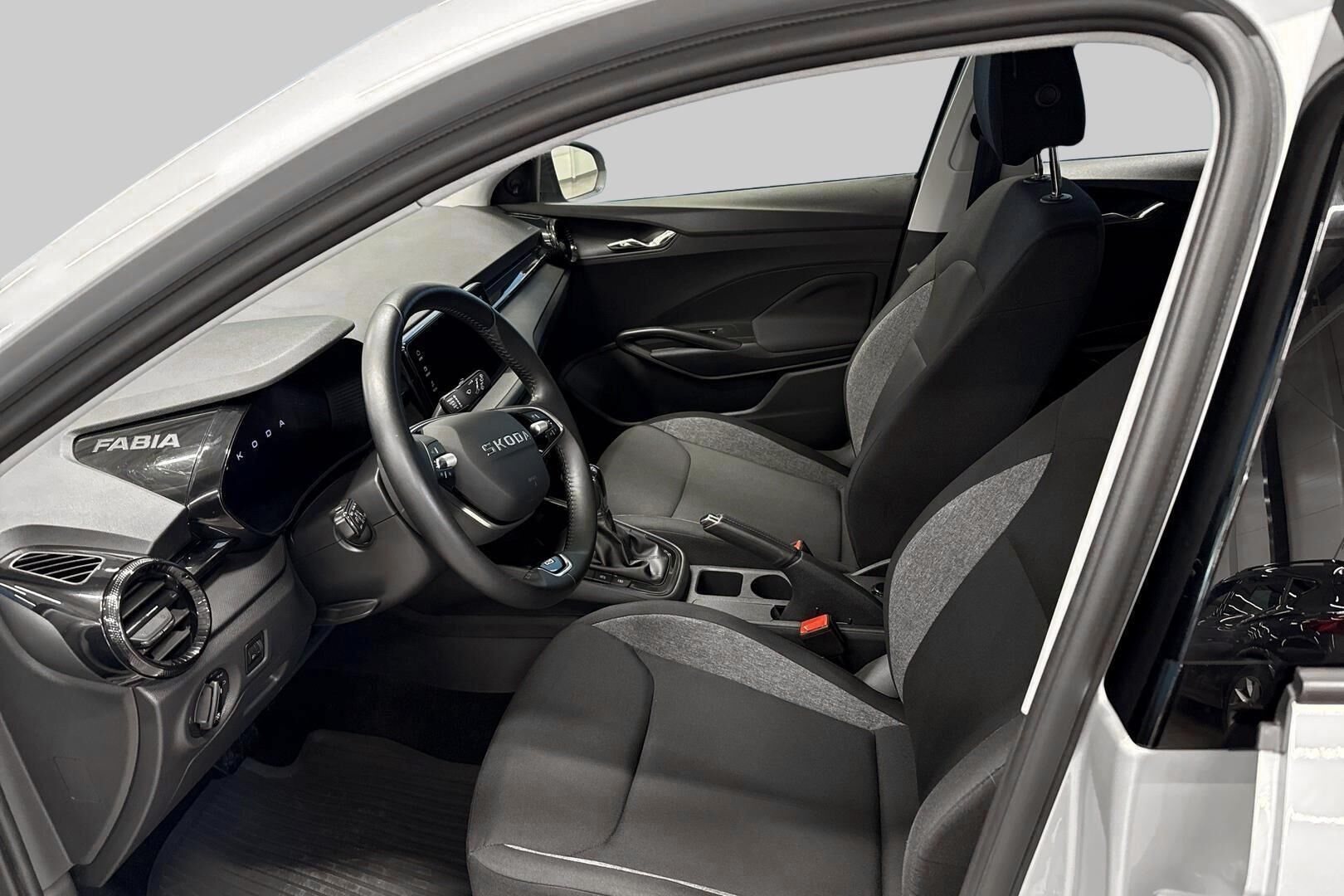 Skoda Fabia iso kuva 8
