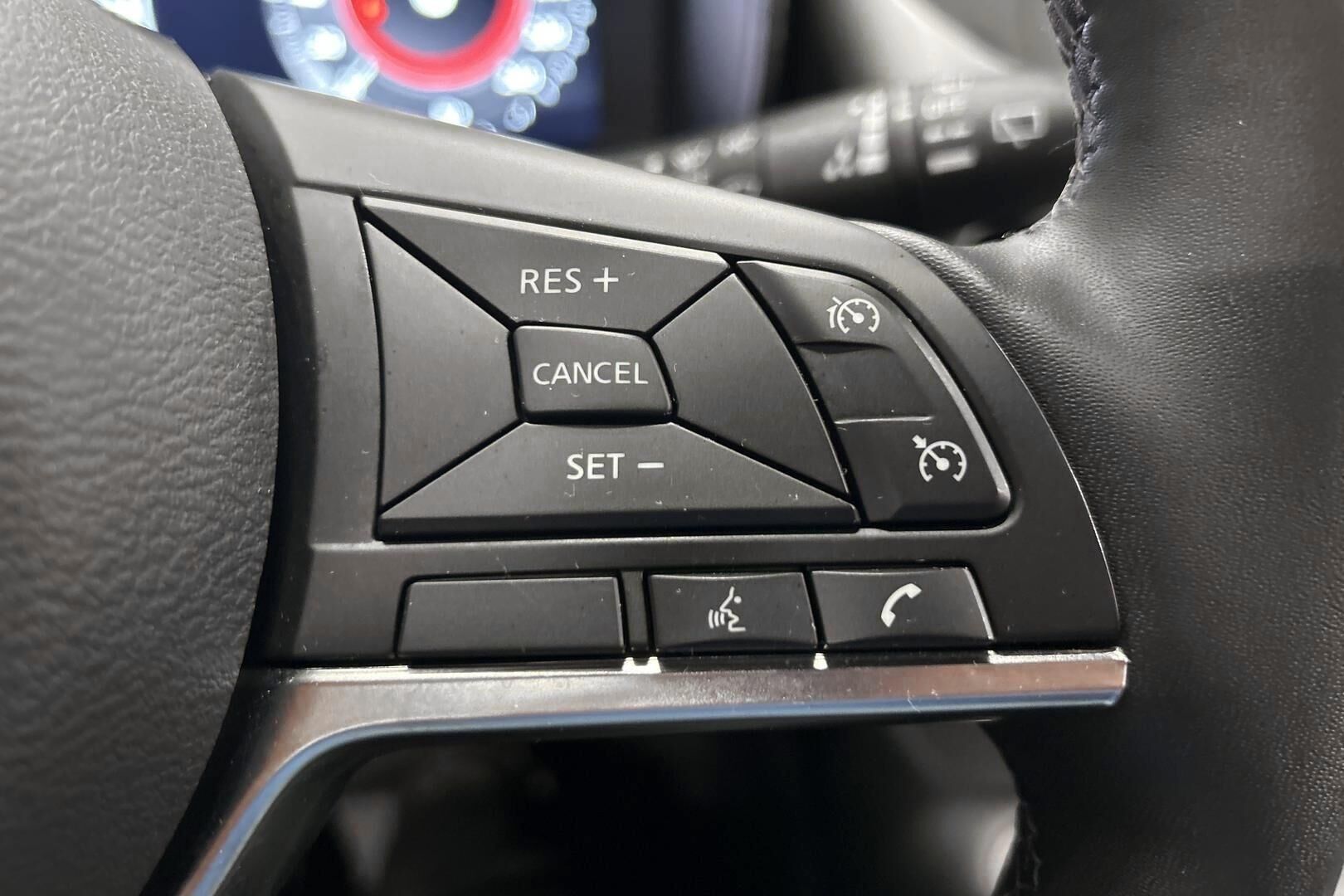 Nissan Juke iso kuva 18