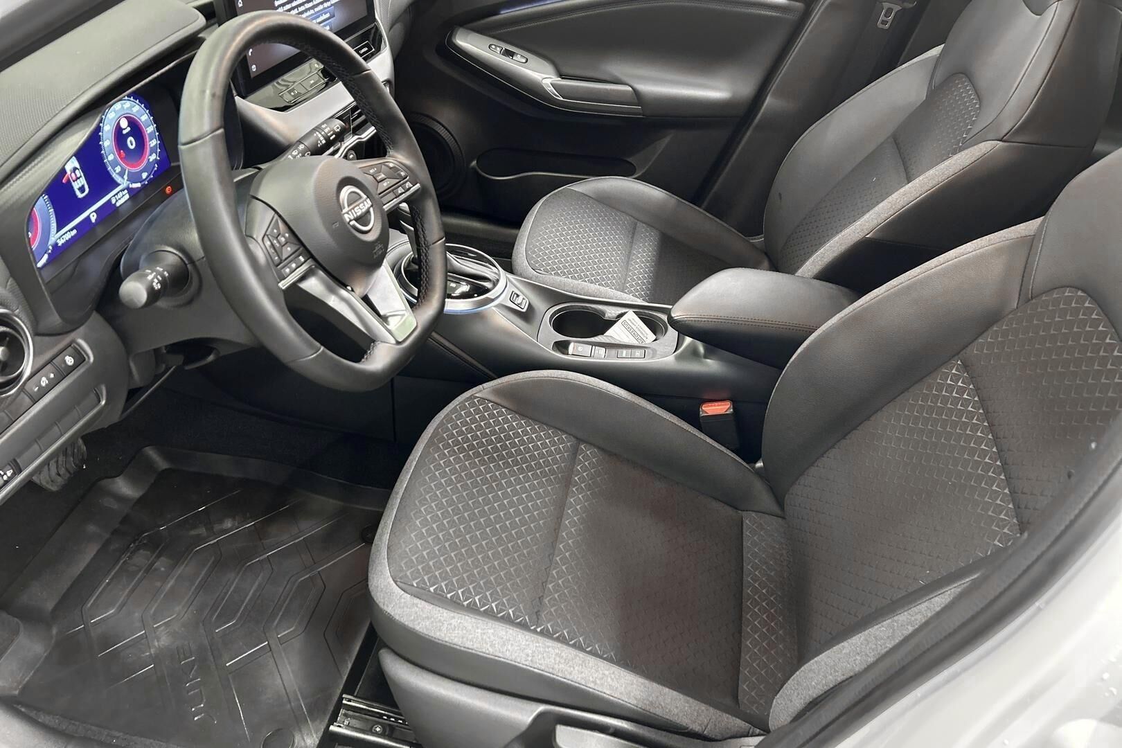 Nissan Juke iso kuva 9