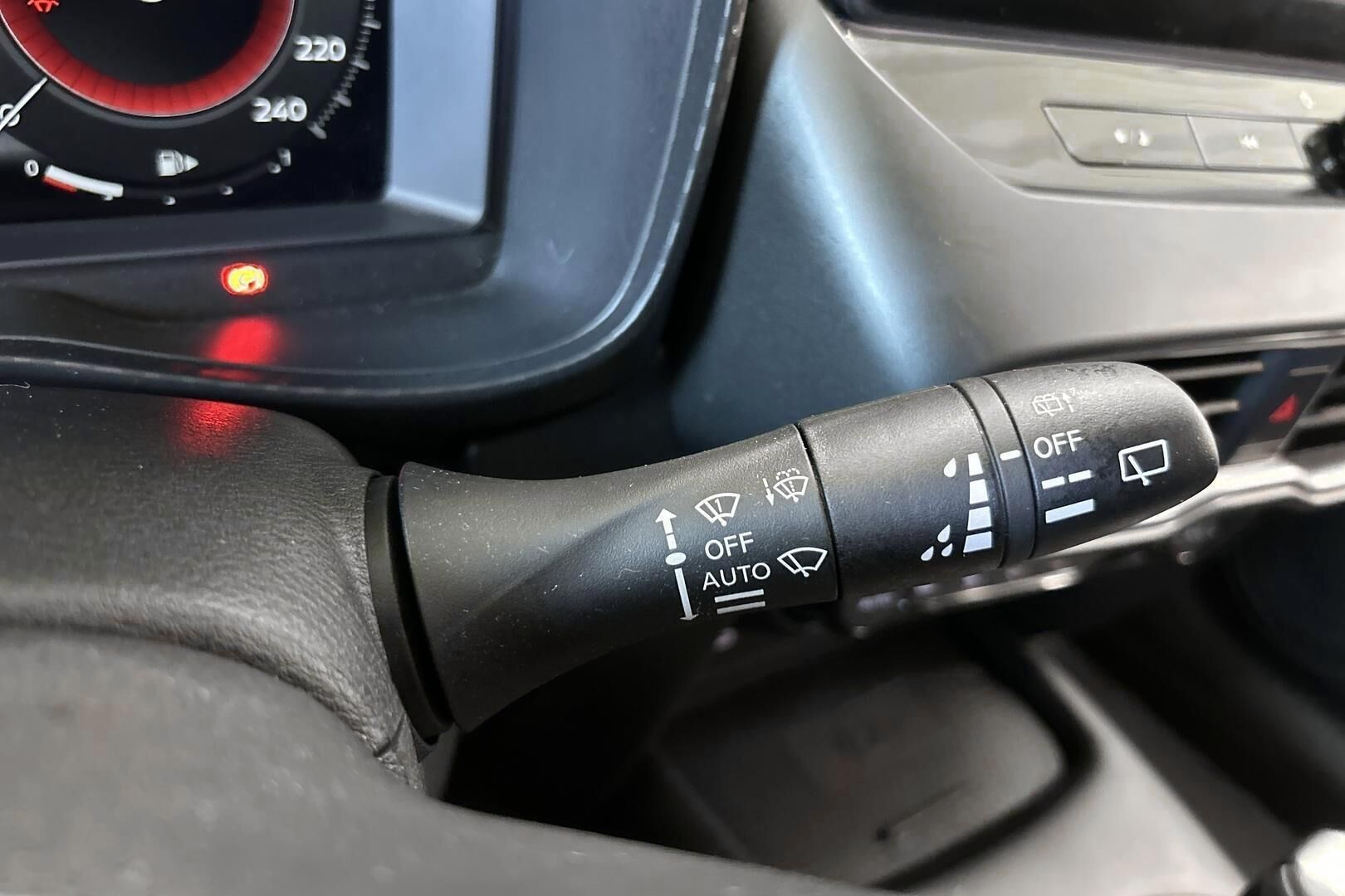 Nissan Juke iso kuva 12