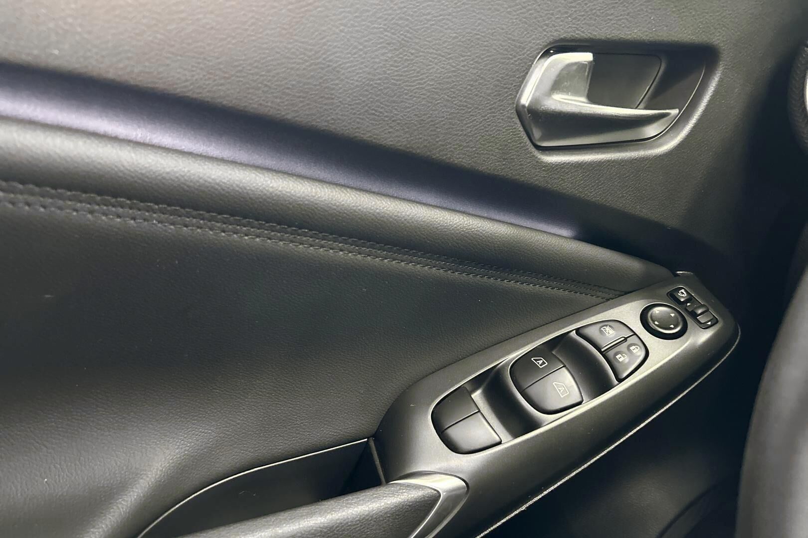 Nissan Juke iso kuva 13