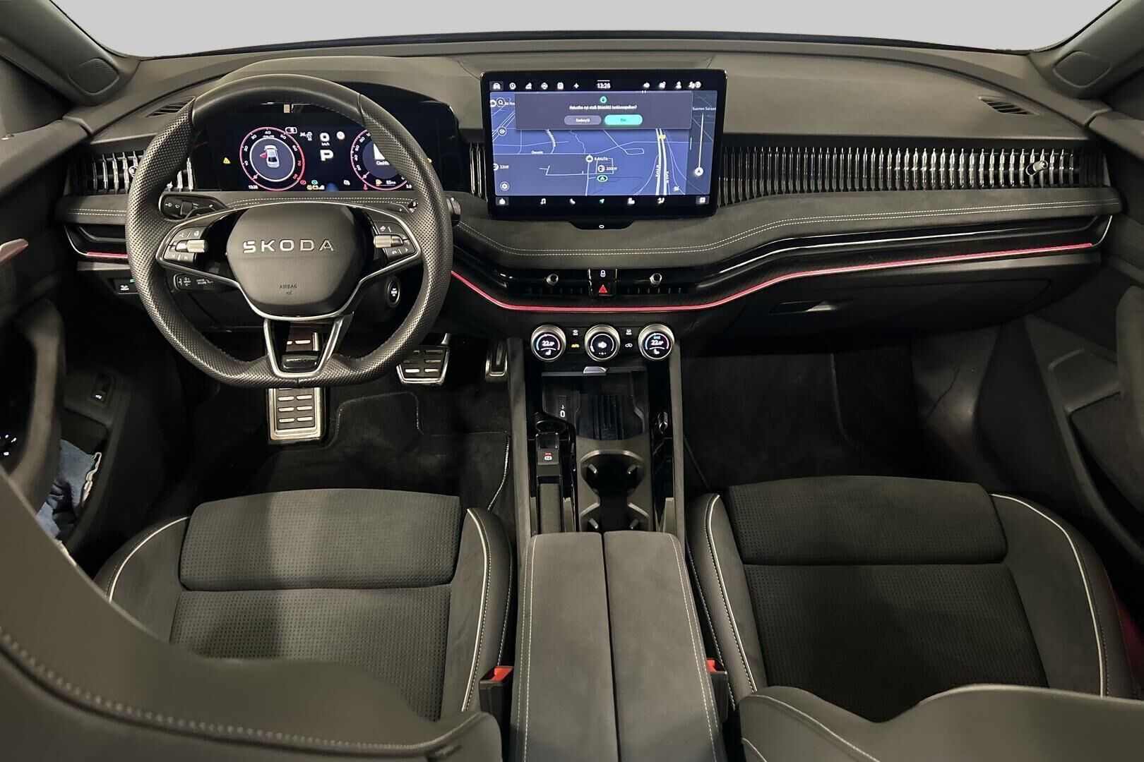 Skoda Superb iso kuva 10