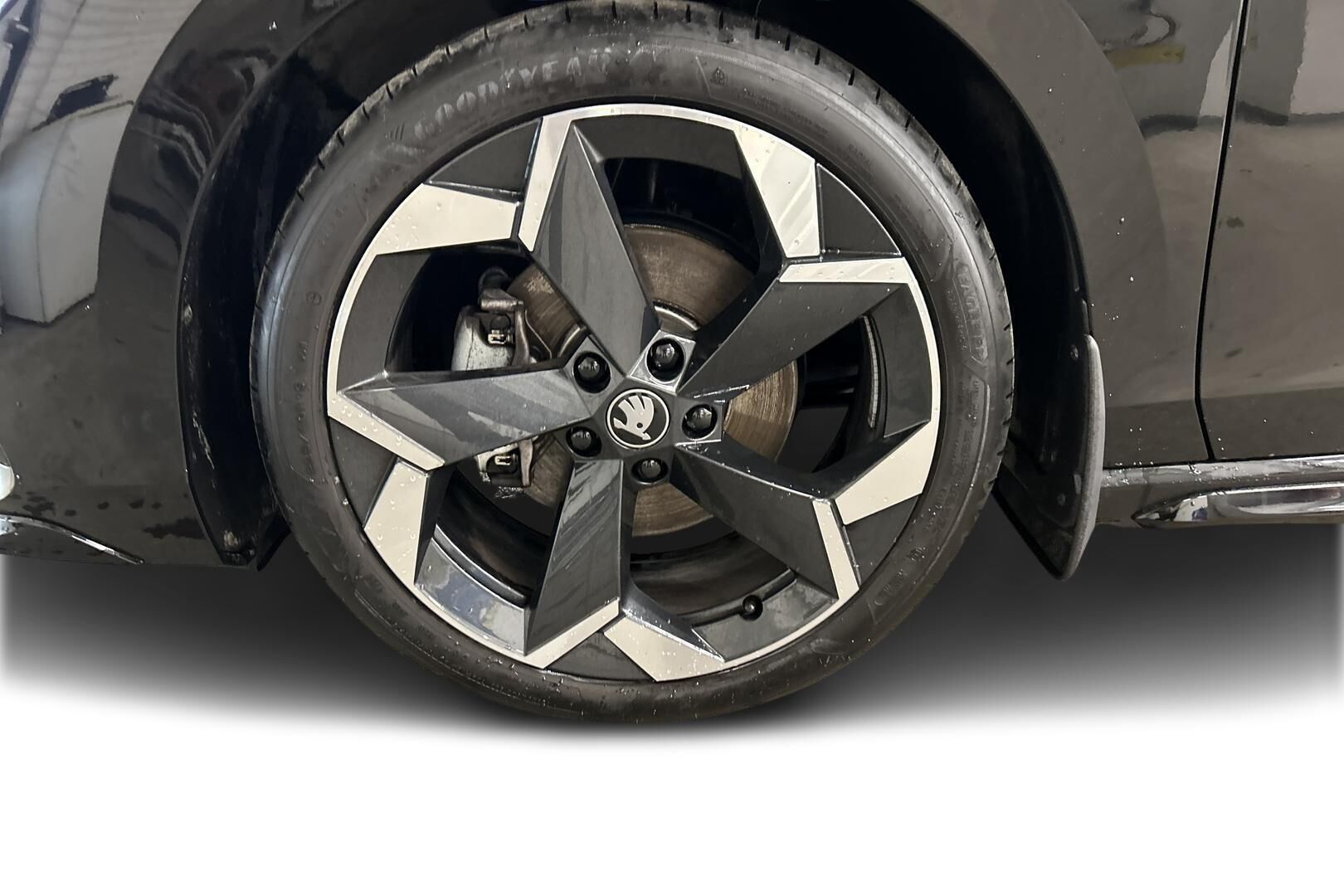 Skoda Superb iso kuva 12