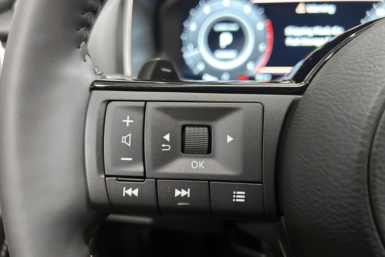 Nissan Qashqai iso kuva 8