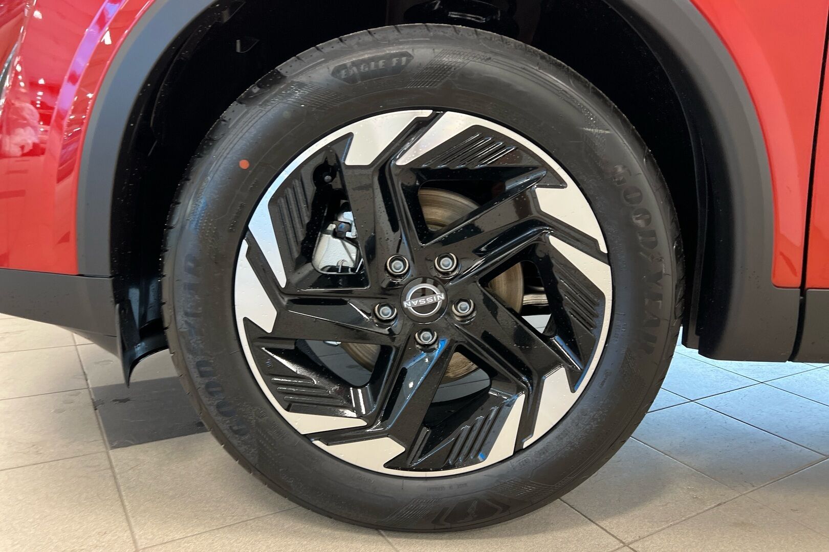 Nissan Qashqai iso kuva 10