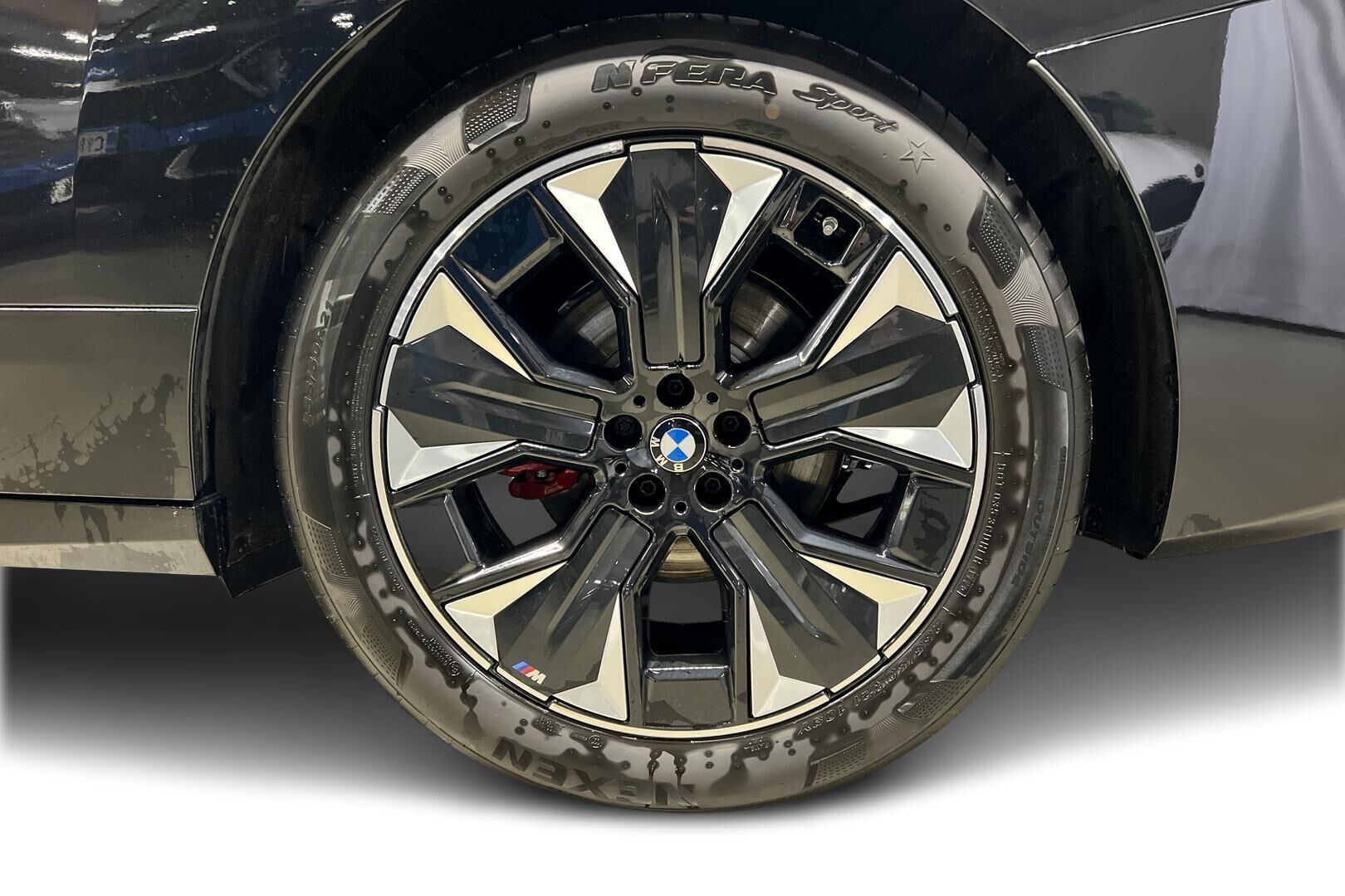 BMW iX iso kuva 10