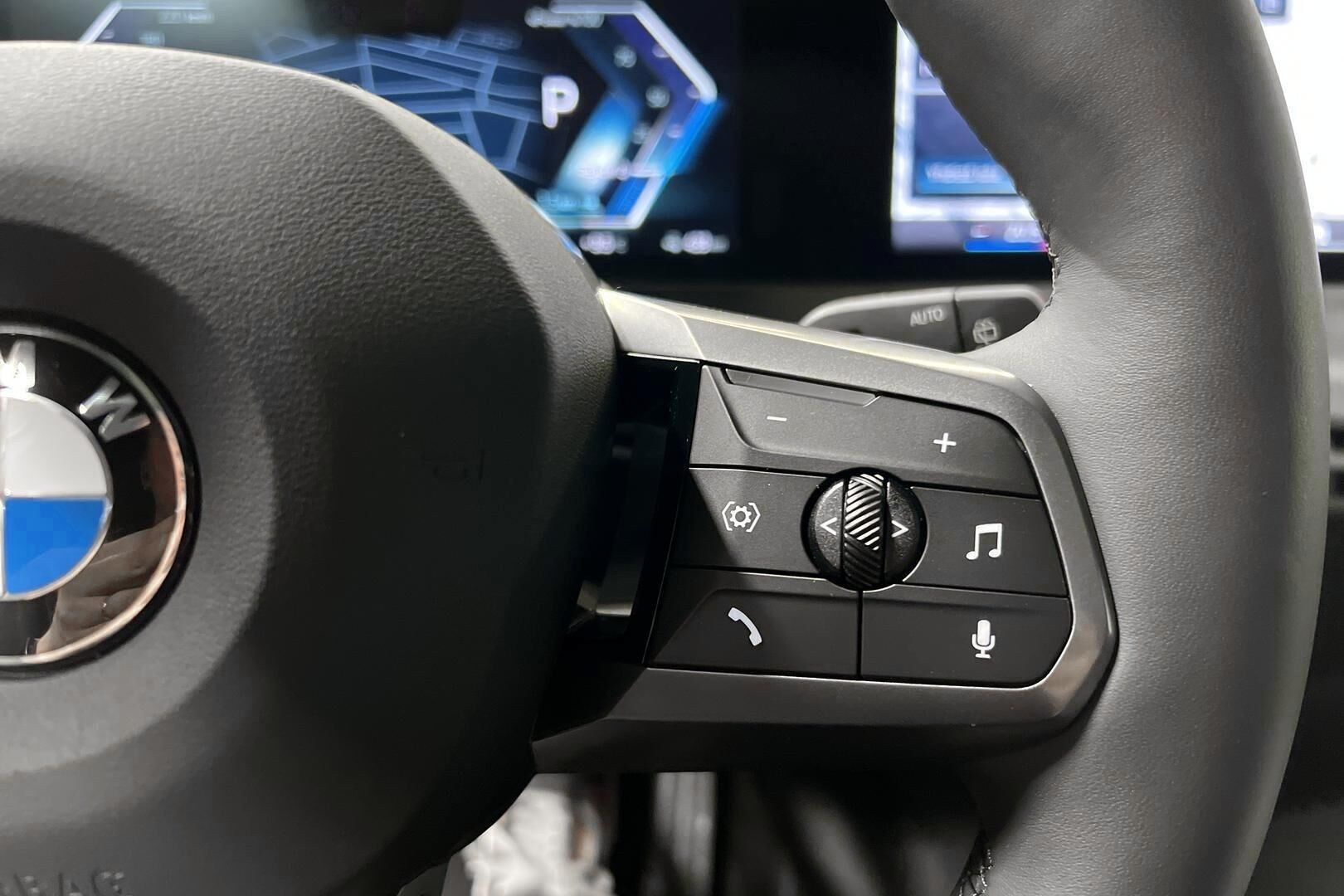 BMW iX iso kuva 15