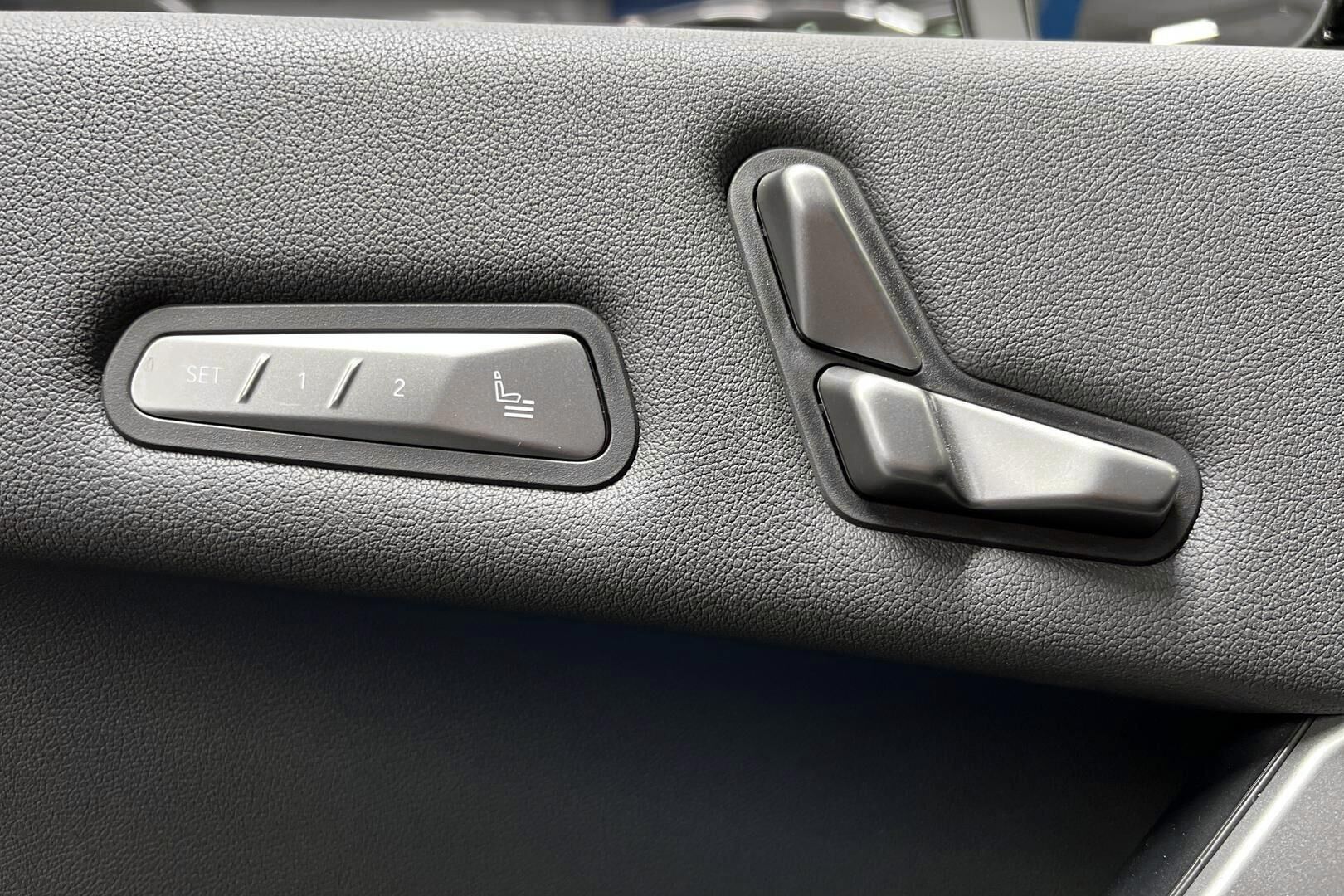 BMW iX iso kuva 16