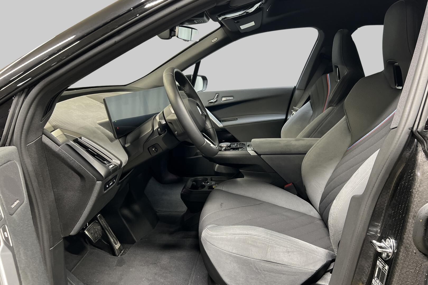 BMW iX iso kuva 6