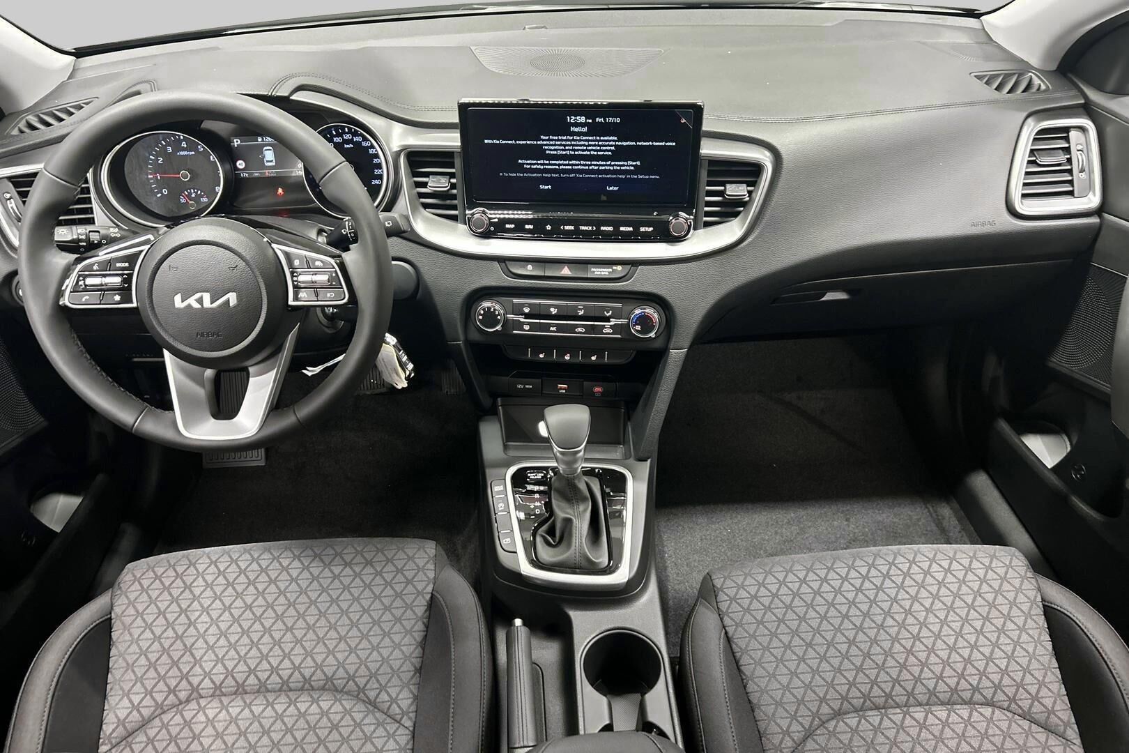 Kia Ceed iso kuva 10