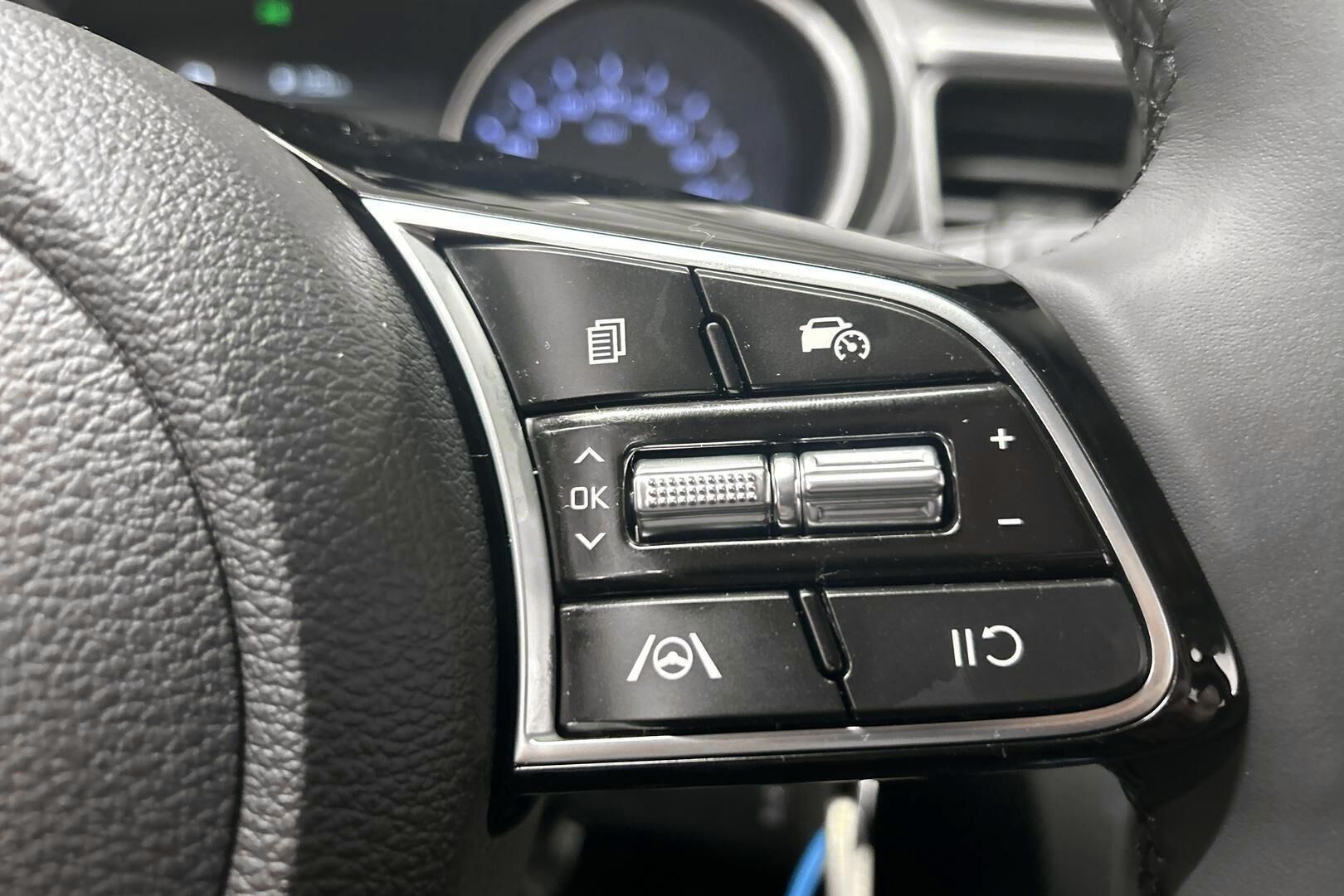 Kia Ceed iso kuva 15