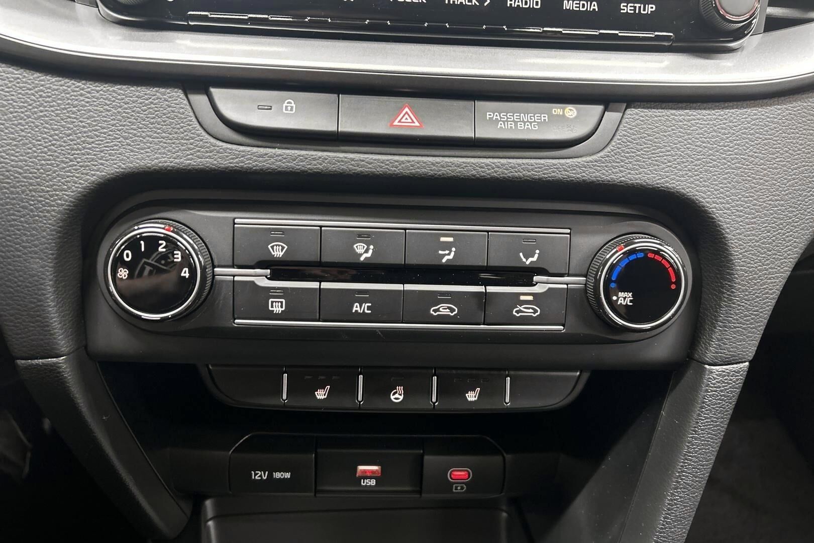 Kia Ceed iso kuva 18