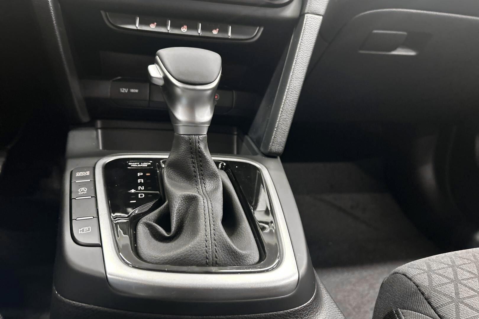 Kia Ceed iso kuva 19