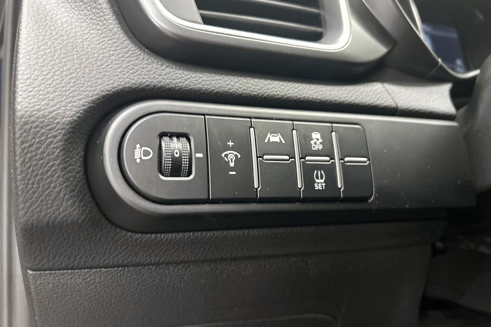 Kia Ceed iso kuva 22