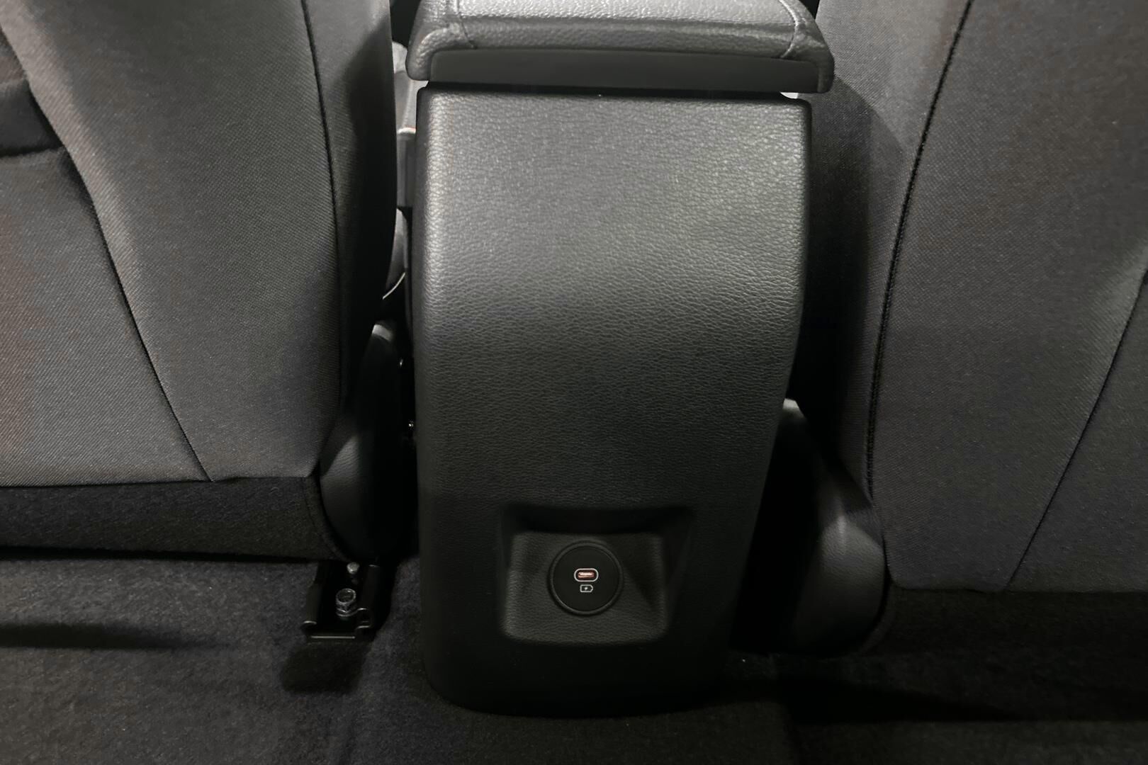 Kia Ceed iso kuva 24