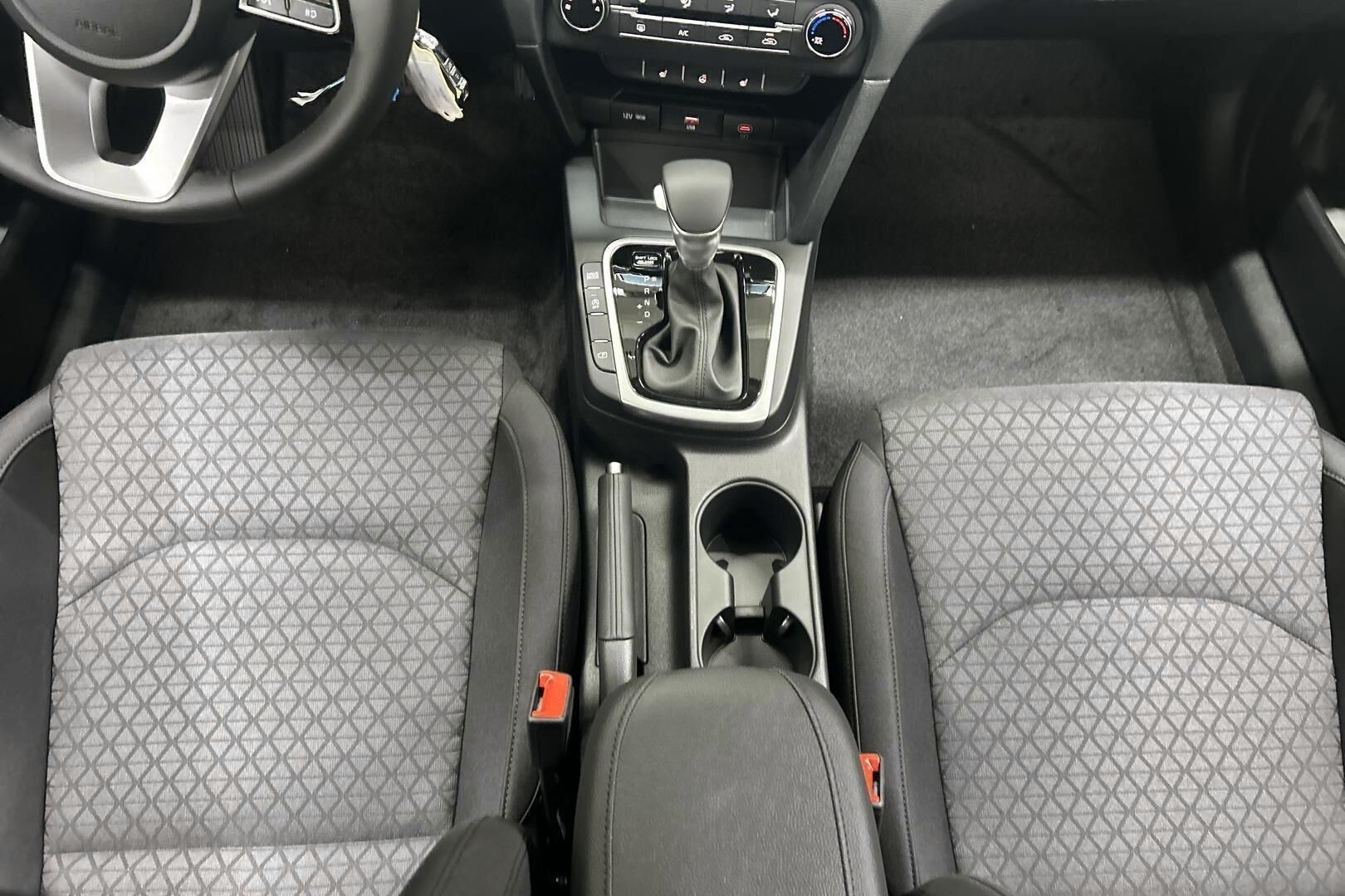 Kia Ceed iso kuva 25