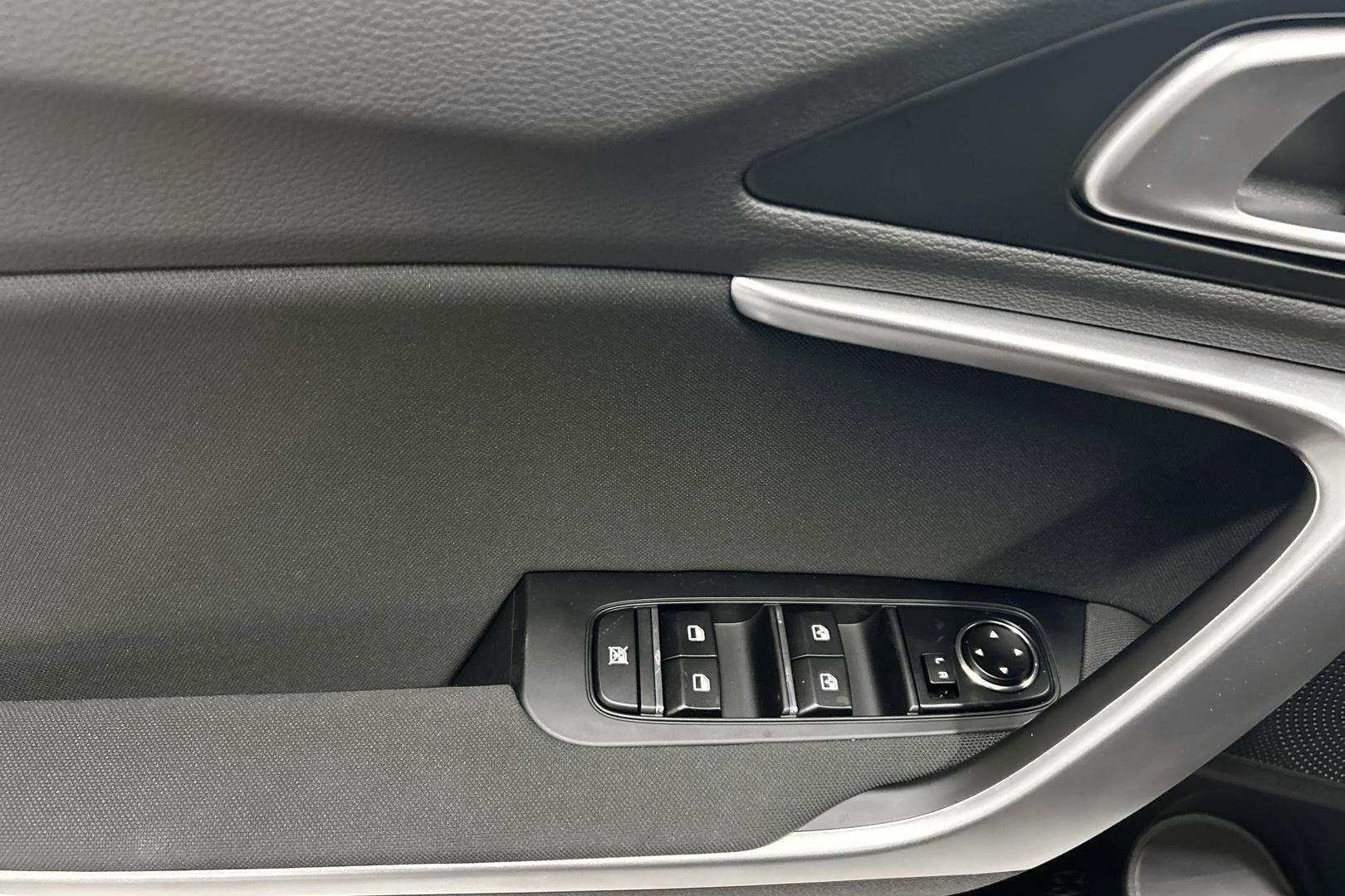 Kia Ceed iso kuva 20