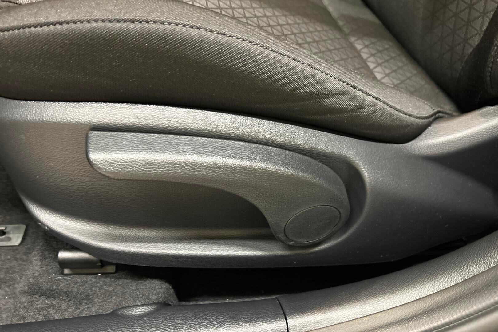 Kia Ceed iso kuva 21