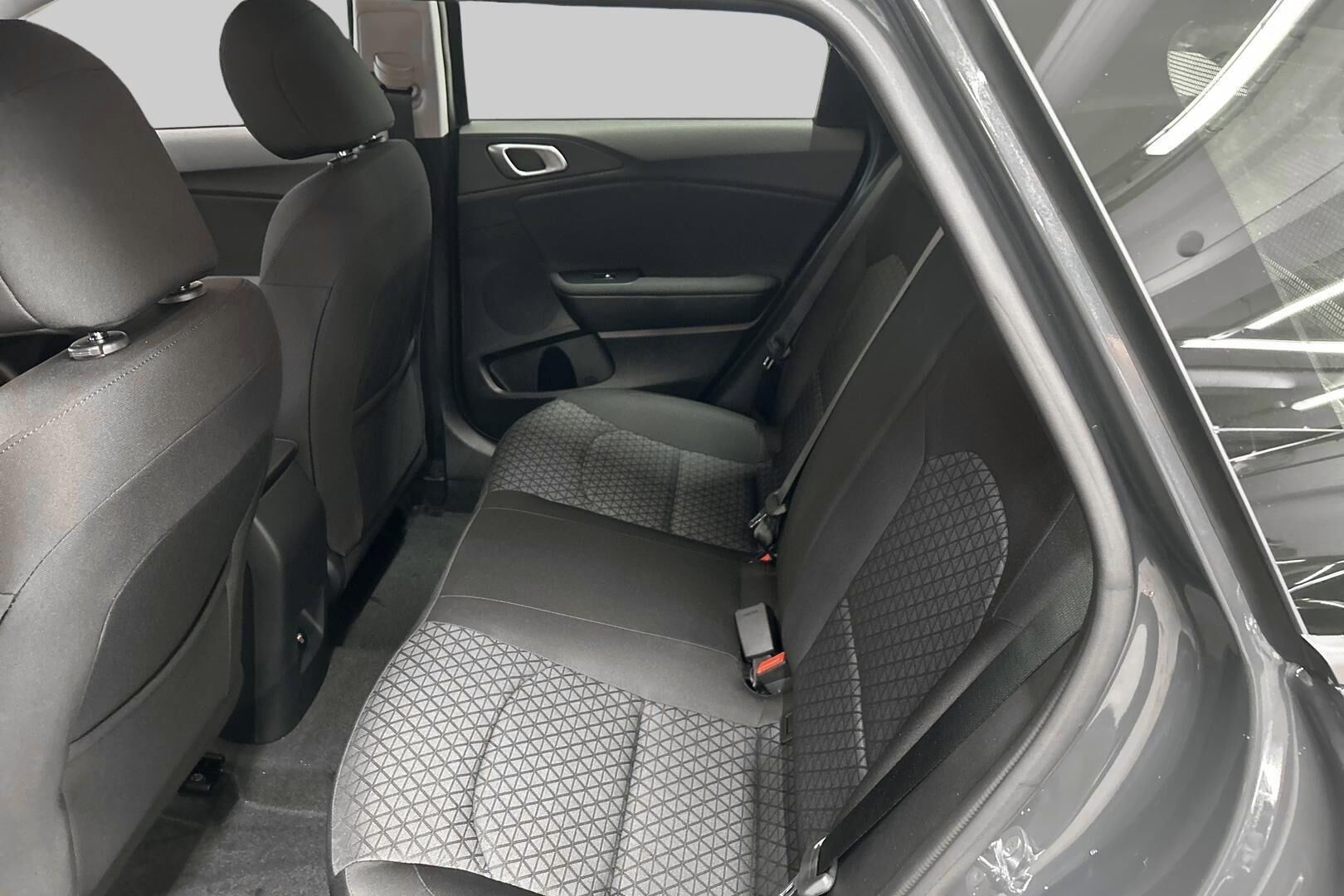 Kia Ceed iso kuva 9