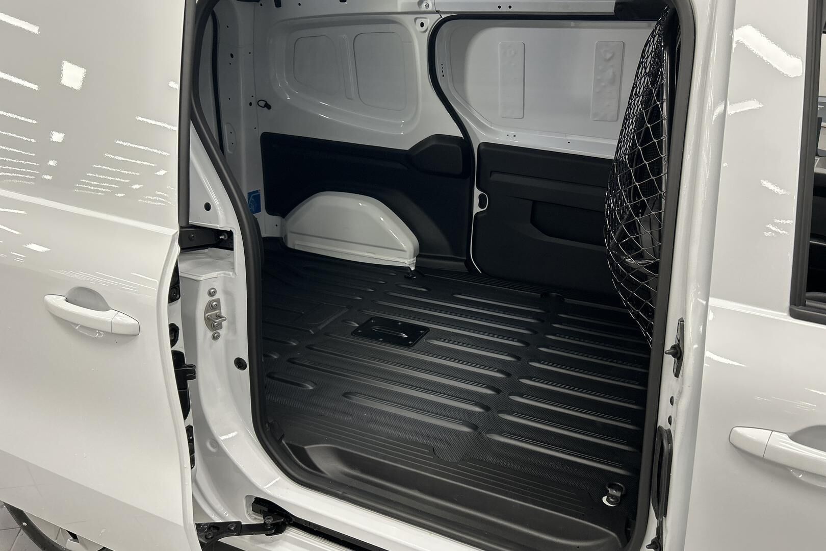 Nissan Townstar iso kuva 21