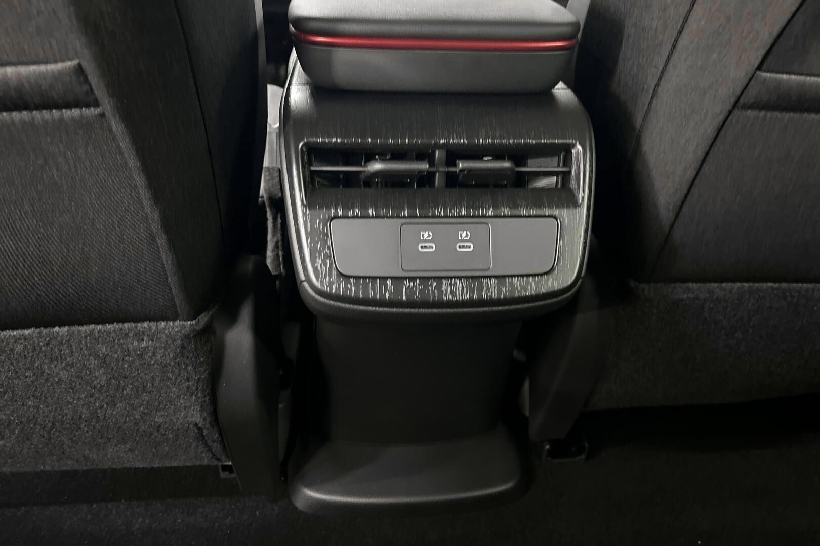 Nissan Ariya iso kuva 25