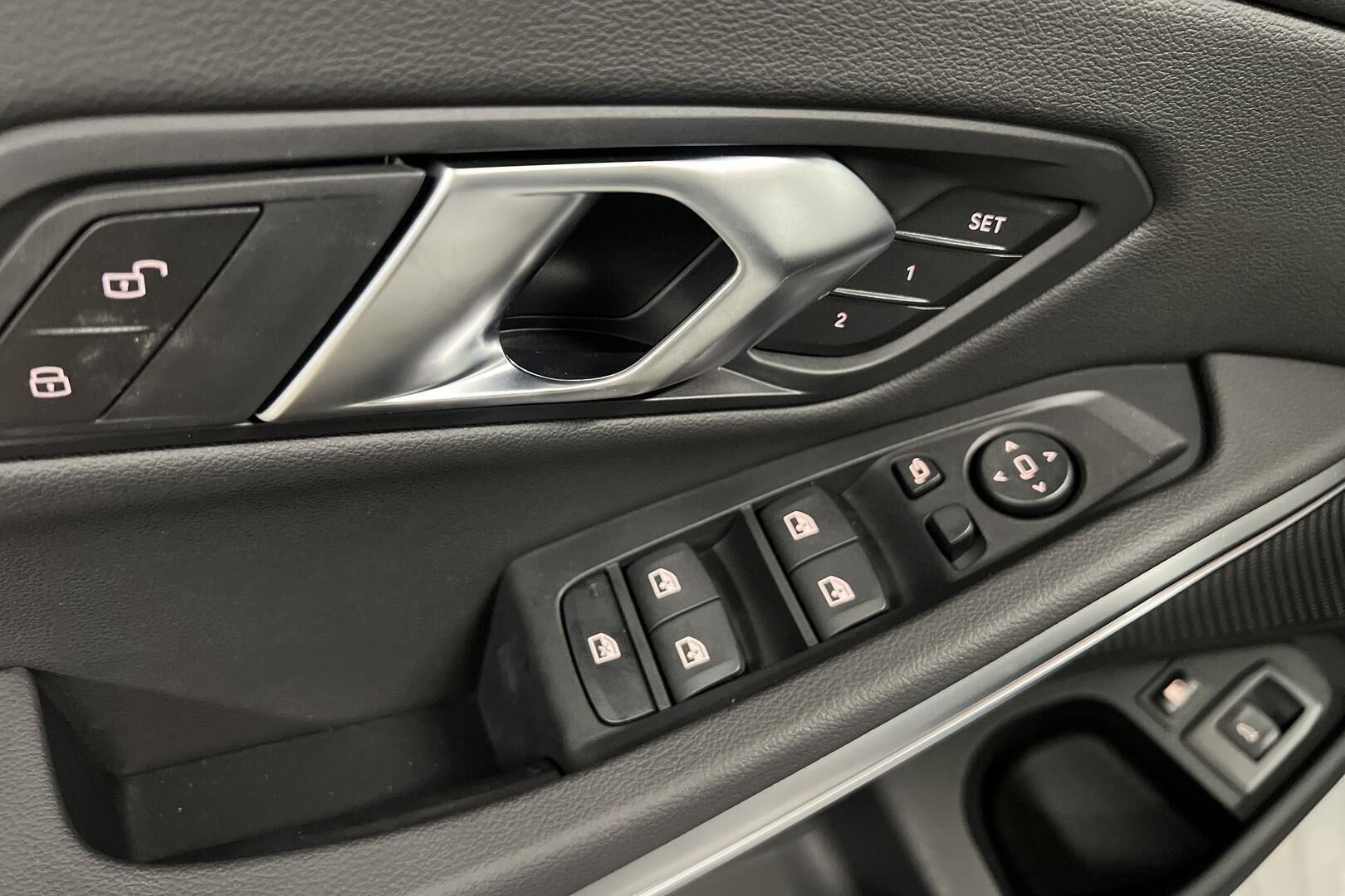 BMW 3-sarja iso kuva 19