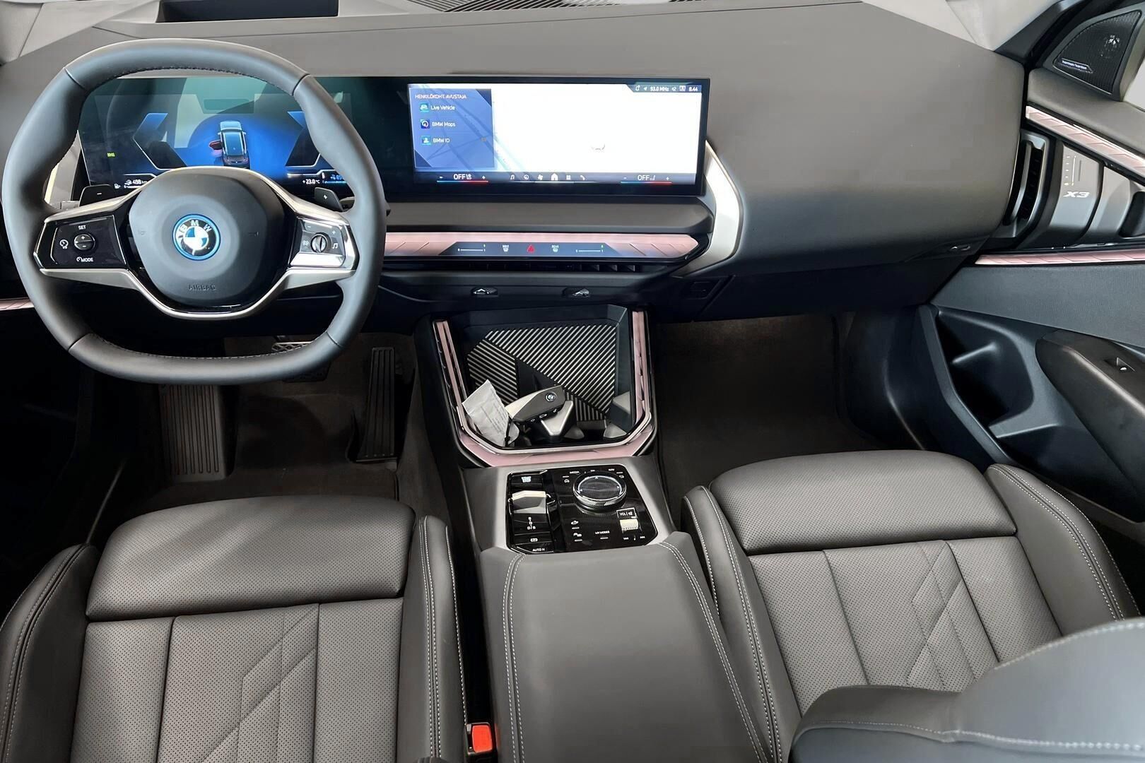 BMW X3 iso kuva 8