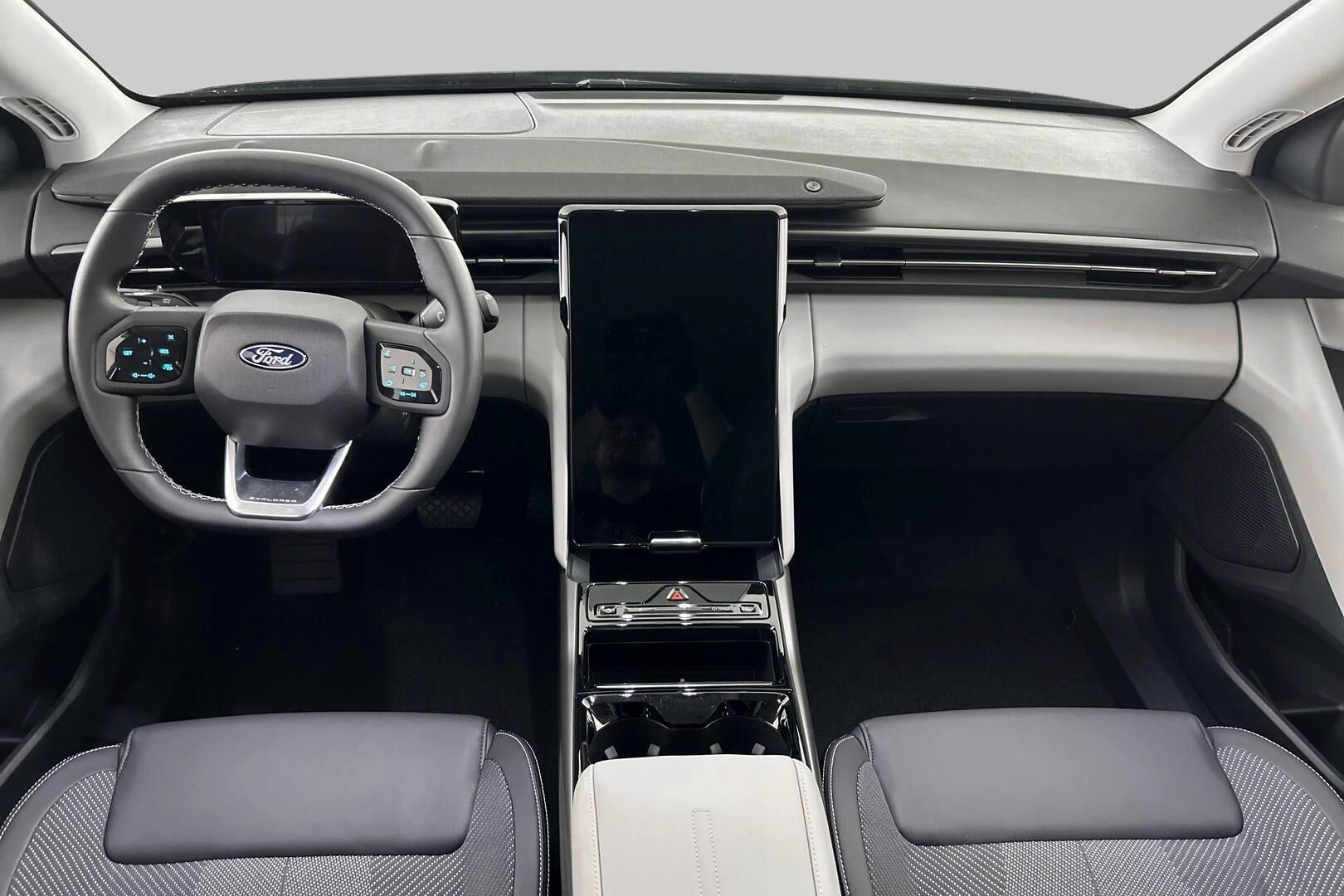 Ford Explorer iso kuva 10