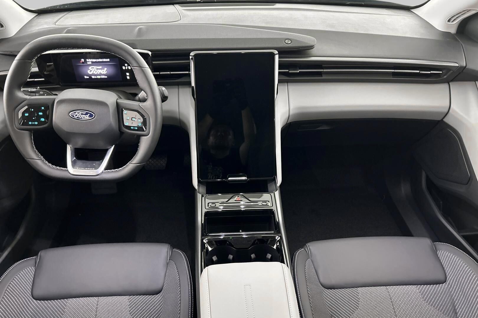 Ford Explorer iso kuva 13