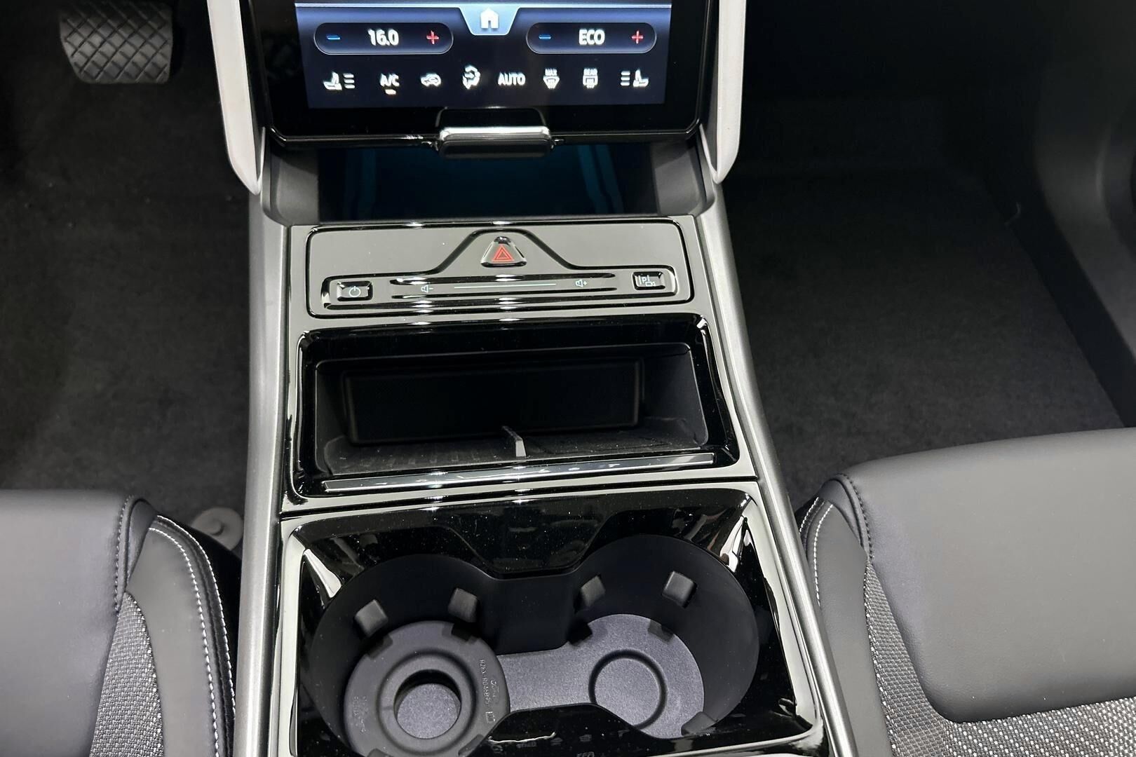 Ford Explorer iso kuva 22