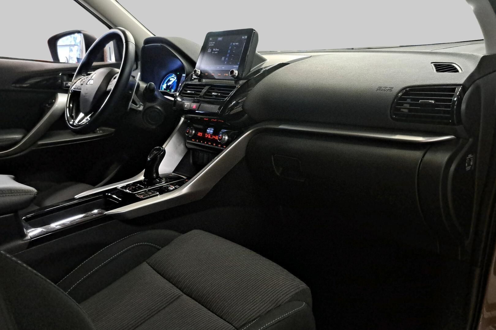 MITSUBISHI ECLIPSE CROSS iso kuva 5