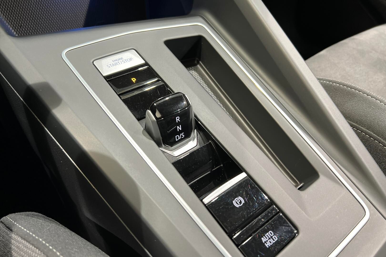 VOLKSWAGEN GOLF iso kuva 28