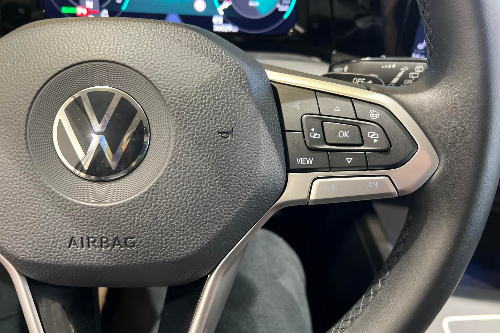VOLKSWAGEN GOLF iso kuva 30
